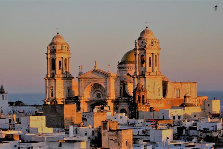 Catedral de Cádiz al atardecer