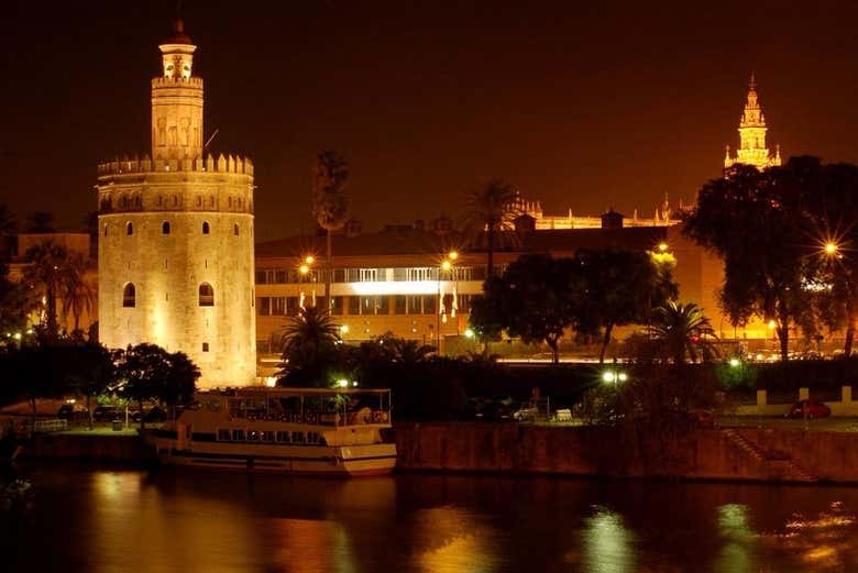 Vue de la Torre del Oro depuis le fleuve Guadalquivir