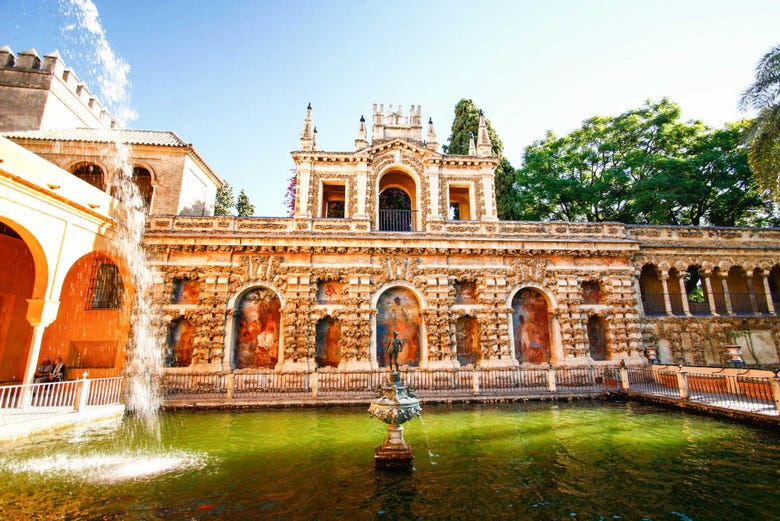Fontaine dans les jardins de l'Alcazar de Séville