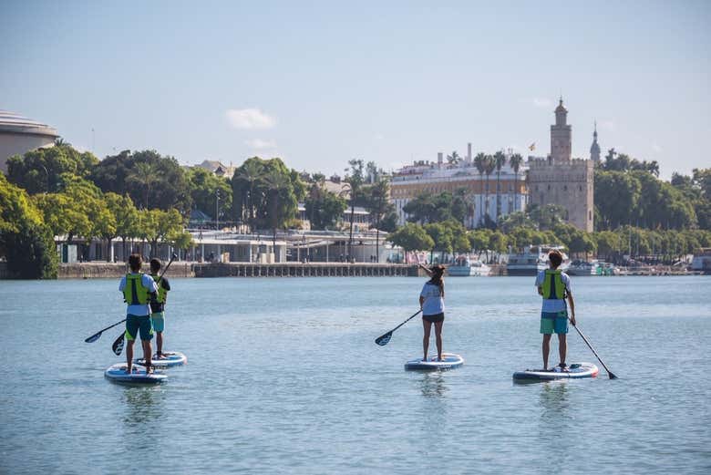 Pagayez à côté de la Torre del Oro